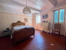 Hamlet house to renovate in ROUSSILLON (84)
