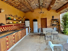 Dpt Vaucluse (84), for sale Near the village of ROUSSILLON house P6 200 M2 LAND 20 000 M2