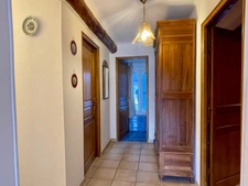  A vendre Bâtisse en pierre rénovée de 235 m² habitables et ses dépendances de 300 m2 - Terrain de 100 000,00 m² 