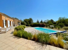 À VENDRE LAURIS (84) Propriété d’exception de plain-pied avec piscine et jardin paysager d'env 3000 M2