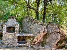 À vendre – Maison avec piscine et grand terrain arboré à Saignon (84400)