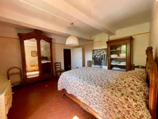 Hamlet house to renovate in ROUSSILLON (84)