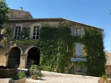 FOR SALE: Magnificent character house in the heart of Saignon, Luberon