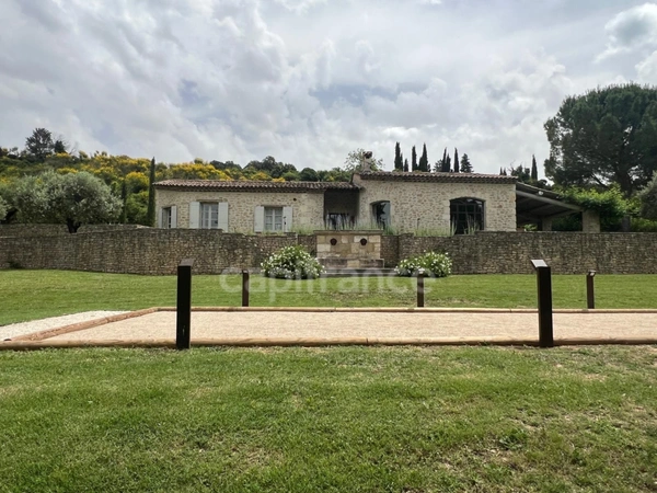 A VENDRE APT (84) MAISON EN PIERRE DE CHARME AVEC VUE, JARDIN ET UN CADRE DE VIE PRIVILÉGIÉ
