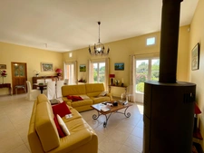 À VENDRE LAURIS (84) Propriété d’exception de plain-pied avec piscine et jardin paysager d'env 3000 M2
