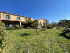 À VENDRE – Superbe maison avec vue exceptionnelle à Saint-Saturnin-lès-Apt 84490