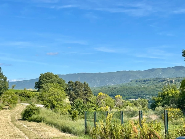 Maison en pierre à rénover avec vue exceptionnelle sur le Luberon –  84400 Apt