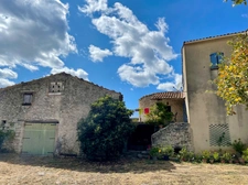  A vendre Bâtisse en pierre rénovée de 235 m² habitables et ses dépendances de 300 m2 - Terrain de 100 000,00 m² 