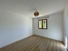 GARGAS – MAISON DE PLAIN-PIED AVEC PISCINE, 3 CHAMBRES ET TERRAIN DE 965 M²