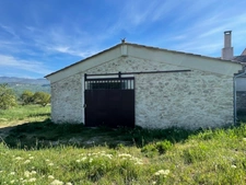 Maison en pierre à rénover avec vue exceptionnelle sur le Luberon –  84400 Apt