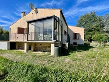 Céreste (04)  Villa de plain-pied 128 m², 4 chambres, garage et terrain 840 m²