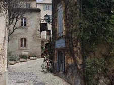 FOR SALE: Magnificent character house in the heart of Saignon, Luberon
