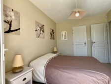À VENDRE LAURIS (84) Propriété d’exception de plain-pied avec piscine et jardin paysager d'env 3000 M2