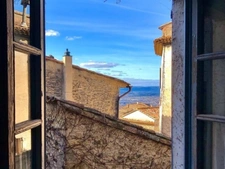 FOR SALE: Magnificent character house in the heart of Saignon, Luberon
