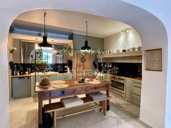A vendre, maison de hameau en pierre à ROUSSILLON (84)