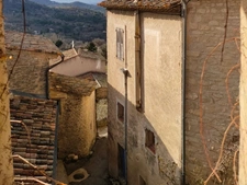 FOR SALE: Magnificent character house in the heart of Saignon, Luberon