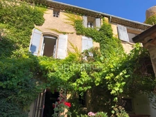 FOR SALE: Magnificent character house in the heart of Saignon, Luberon