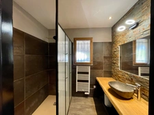 GARGAS – MAISON DE PLAIN-PIED AVEC PISCINE, 3 CHAMBRES ET TERRAIN DE 965 M²