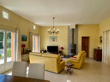 À VENDRE LAURIS (84) Propriété d’exception de plain-pied avec piscine et jardin paysager d'env 3000 M2