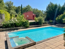 À vendre – Maison avec piscine et grand terrain arboré à Saignon (84400)