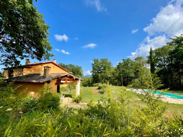 Dpt Vaucluse (84), à vendre Proche du village de ROUSSILLON maison P6  200 M2 TERRAIN 20 000 M2