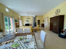 À VENDRE LAURIS (84) Propriété d’exception de plain-pied avec piscine et jardin paysager d'env 3000 M2