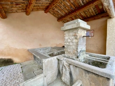 Maison de hameau en pierre  à vendre proche de GORDES (84)