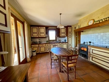 À VENDRE – Superbe maison avec vue exceptionnelle à Saint-Saturnin-lès-Apt 84490