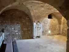 FOR SALE – Château to renovate on 100 hectare estate 