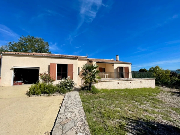 Céreste (04)  Villa de plain-pied 128 m², 4 chambres, garage et terrain 840 m²
