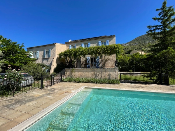 À Vendre – Maison de charme face au Colorado Provençal – Rustrel, Luberon