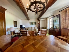 Hamlet house to renovate in ROUSSILLON (84)