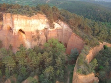 Hamlet house to renovate in ROUSSILLON (84)