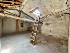 Hamlet house to renovate in ROUSSILLON (84)