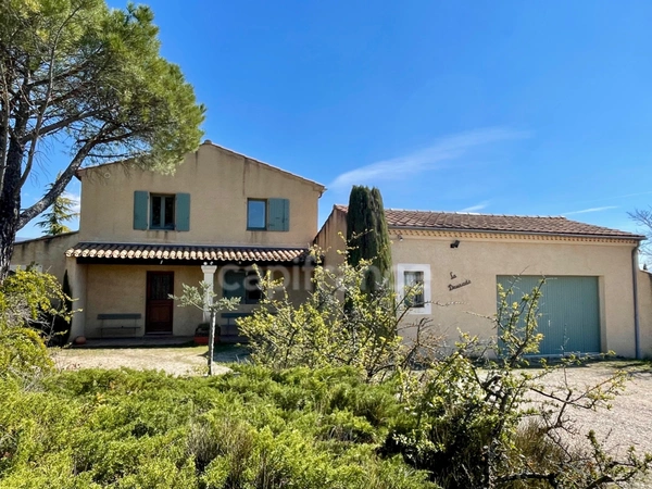 À VENDRE – Superbe maison avec vue exceptionnelle à Saint-Saturnin-lès-Apt 84490