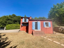 À vendre – Maison avec piscine et grand terrain arboré à Saignon (84400)