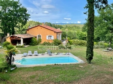 Dpt Vaucluse (84), for sale Near the village of ROUSSILLON house P6 200 M2 LAND 20 000 M2