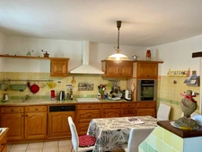  A vendre Bâtisse en pierre rénovée de 235 m² habitables et ses dépendances de 300 m2 - Terrain de 100 000,00 m² 