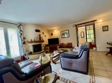  A vendre Bâtisse en pierre rénovée de 235 m² habitables et ses dépendances de 300 m2 - Terrain de 100 000,00 m² 