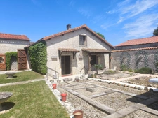 Old-world charm and exceptional volumes: "Manor house to renovate"
