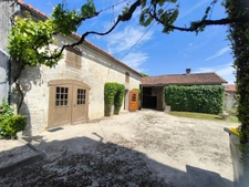 Old-world charm and exceptional volumes: "Manor house to renovate"
