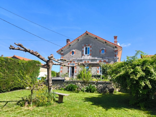 Maison à vendre 7 pièces SAINT SORNIN (16)