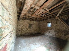 Charentaise à rénover entièrement 10 pièces VERTEUIL SUR CHARENTE (16)