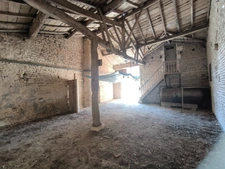 Old-world charm and exceptional volumes: "Manor house to renovate"