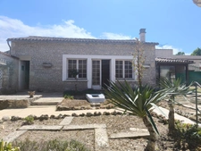 Old-world charm and exceptional volumes: "Manor house to renovate"