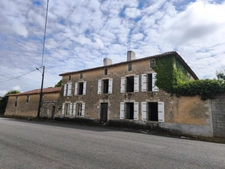 Charentaise à rénover entièrement 10 pièces VERTEUIL SUR CHARENTE (16)
