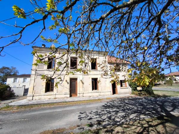  NERCILLAC (16) maison à vendre 7 pièces