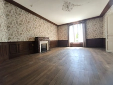 Old-world charm and exceptional volumes: "Manor house to renovate"