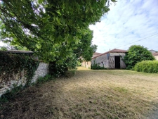 Charentaise à rénover entièrement 10 pièces VERTEUIL SUR CHARENTE (16)
