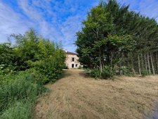 Charentaise à rénover entièrement 10 pièces VERTEUIL SUR CHARENTE (16)